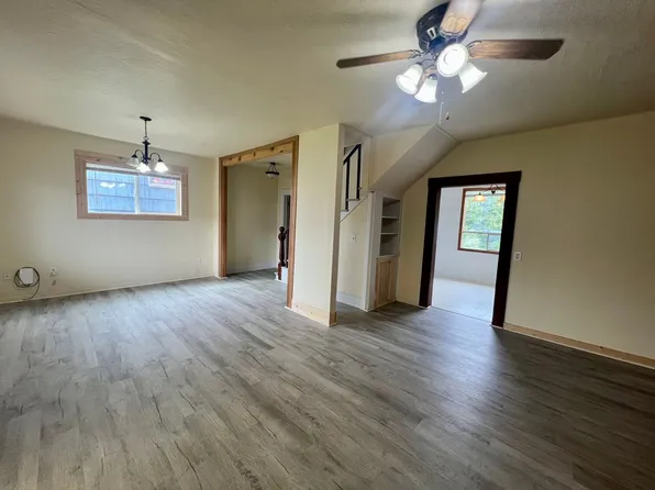 1848 Meade Ave, North Bend, OR 97459