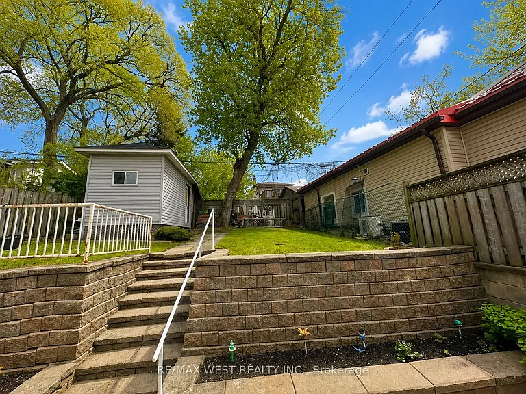 355 Silverthorn Ave #BASEMENT — Photo 5
