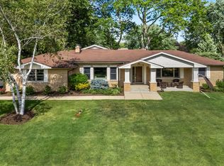 1043 Blackburn Dr, Inverness, IL 60067