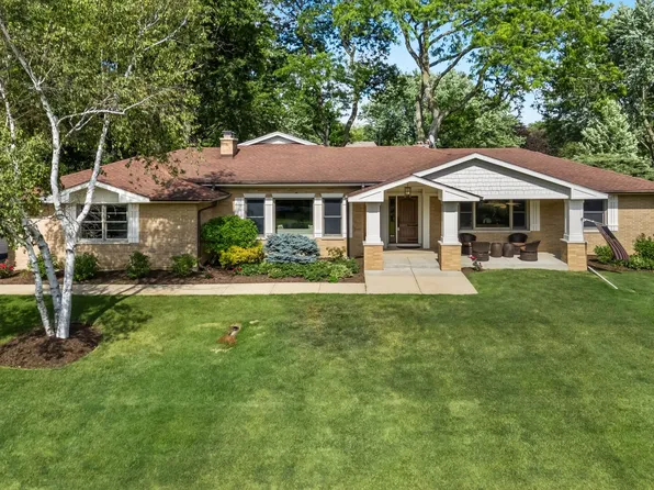 1043 Blackburn Dr, Inverness, IL 60067