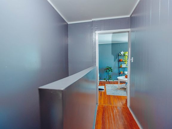 5th image of 140 Pinehurst Ave