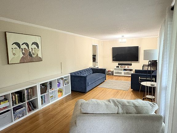 4th image of 2635 Edge O Lake Dr