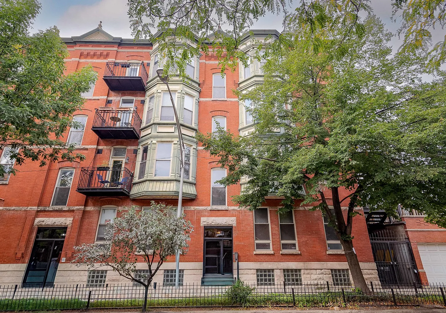 2 bed, $3,800 — Photo 1