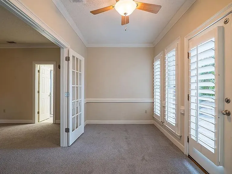 1009 Williamsburg Dr — Photo 24