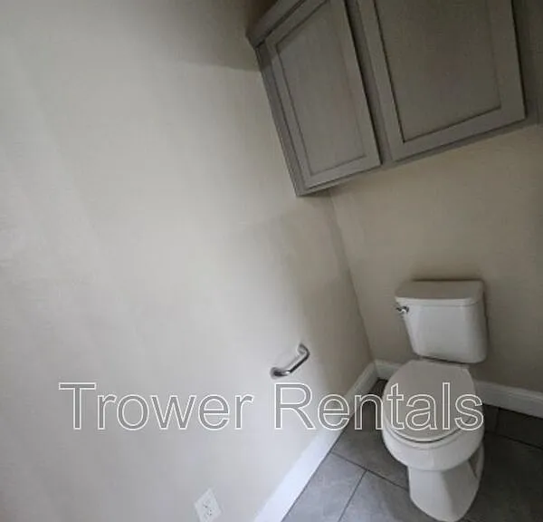 1021 E 90th Ct — Photo 32
