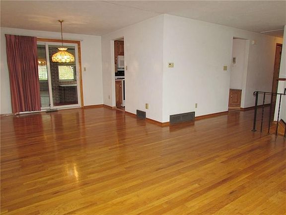 5th image of 225 Cypress Hill Dr