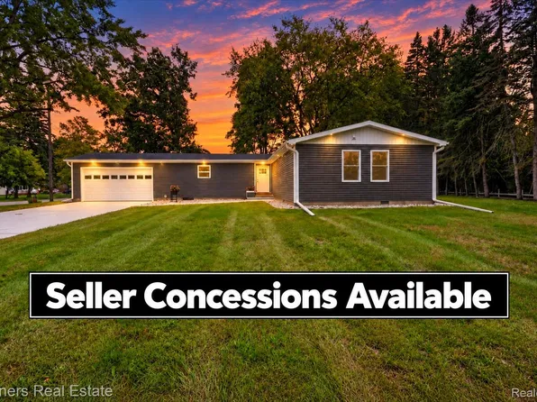 204 Greenfield Dr, Mount Pleasant, MI 48858
