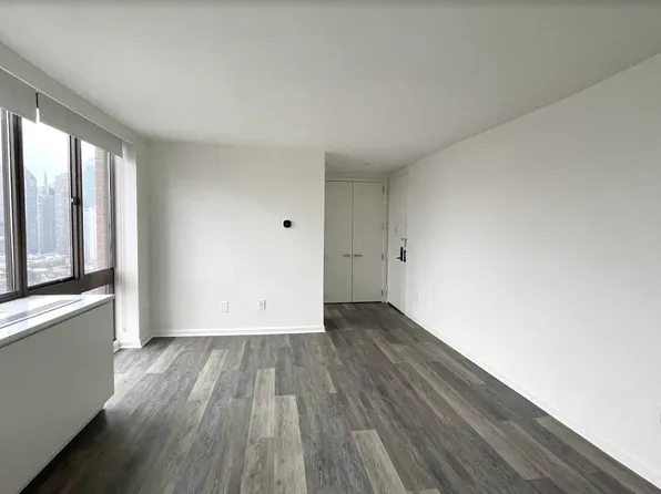 520 West 43rd Street image 5 of 20