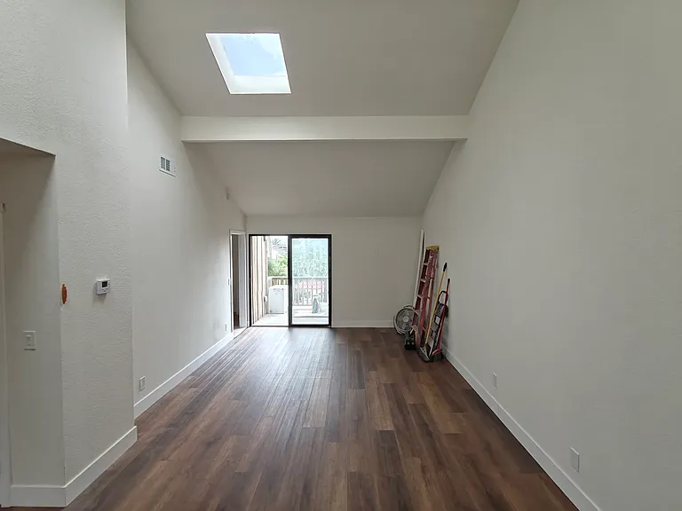 275 Hillcrest Dr #203 — Photo 1