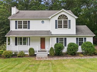 47 Dunbar Ln, Hamden, CT 06514