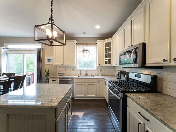 3rd image of 15758 Symphony Blvd