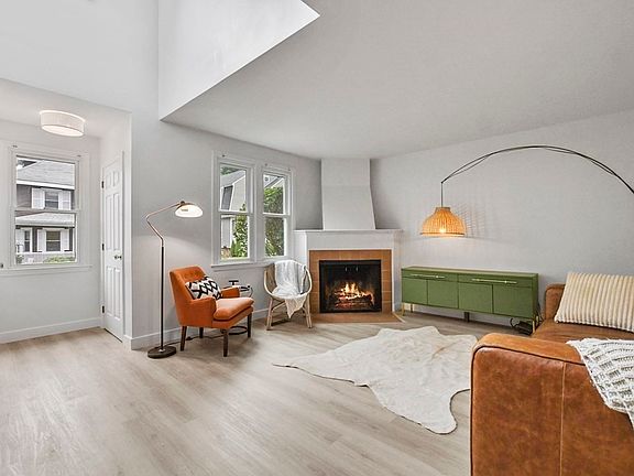 3rd image of 12 Pickett St Unit G