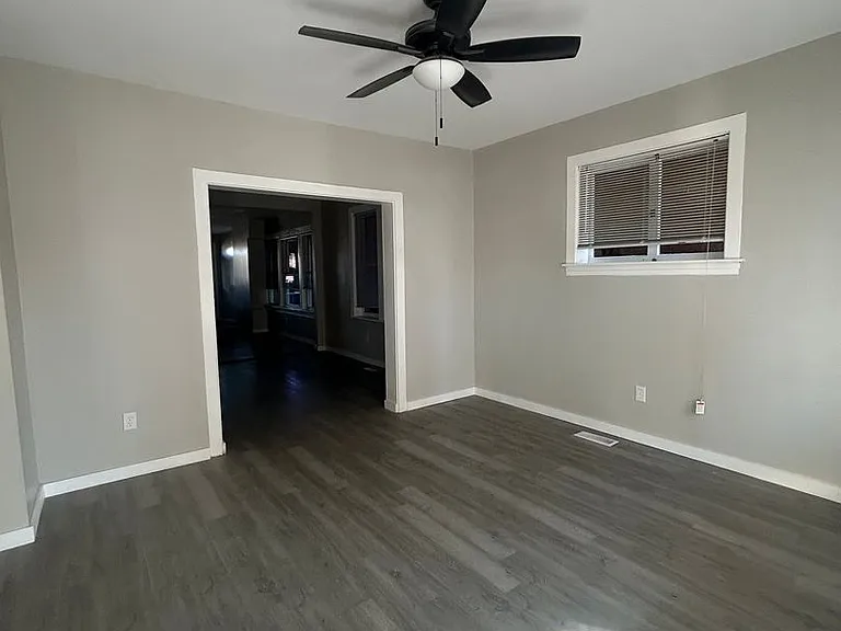 320 Maclay St — Photo 3