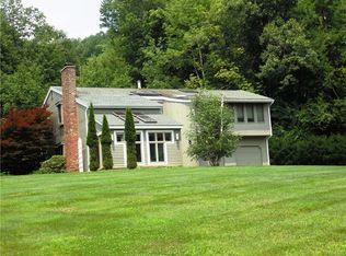 8 Doe Meadow Ln, Burlington, CT 06013