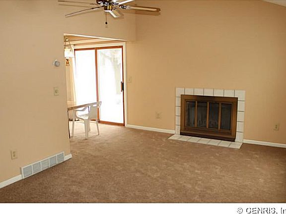 2nd image of 28 Ashwood Ln
