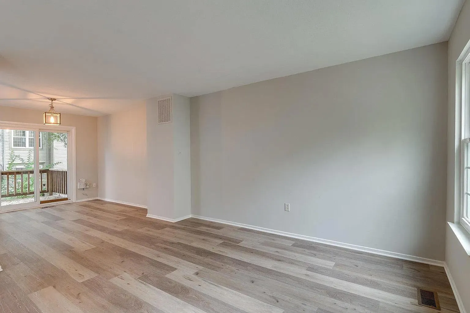 2370 Hunters Square Ct — Photo 2
