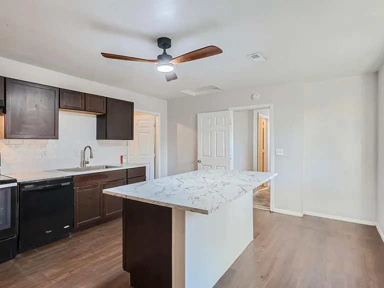 4533 Fillmore St #A — Photo 10