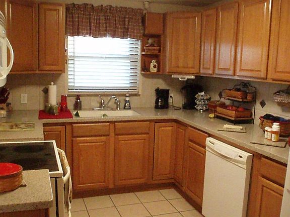 4th image of 1577 Woodville Pike