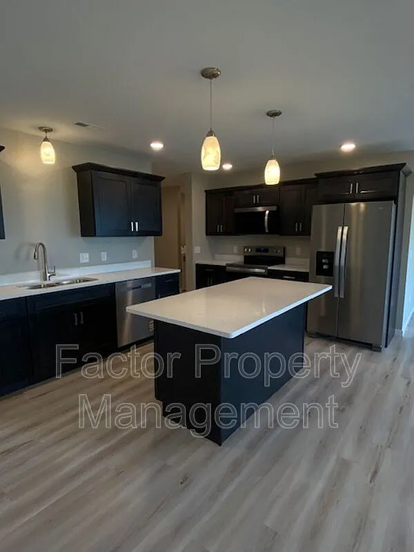 3 bed, 2.5 bath, 1800 sqft, $2,295 — Photo 2