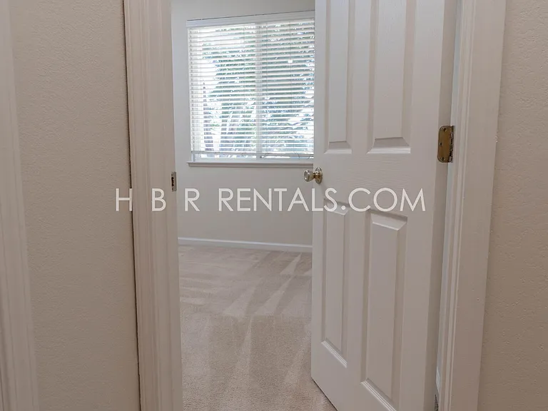 2417 Veneto Ln — Photo 31