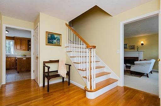 4th image of 30 Julie Dr