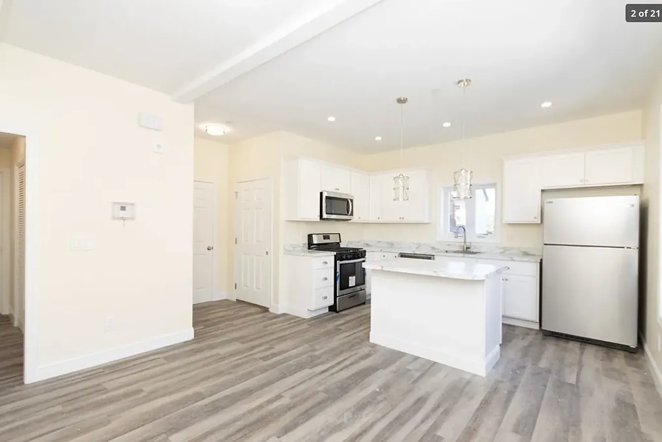 3 bed, 1000 sqft, $4,200 — Photo 3