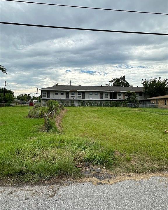1st image of 1004 S Bengal Rd