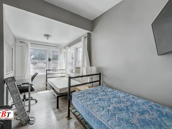 945 East 15th Street image 16 of 34