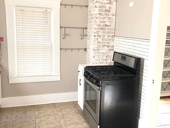 4th image of 805 E Lee St