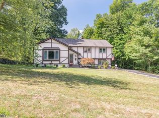 23 Camelot Dr, West Milford, NJ 07480
