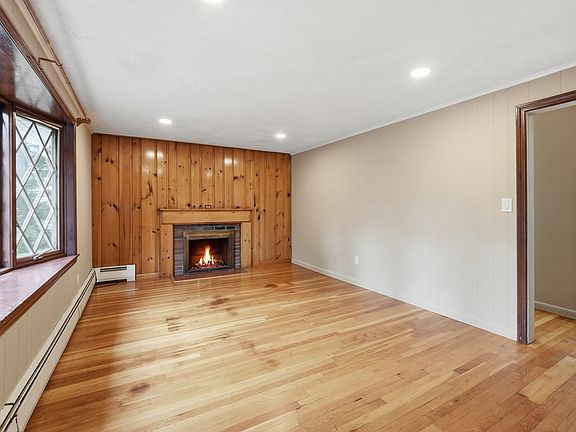 5th image of 28 Spring Rd