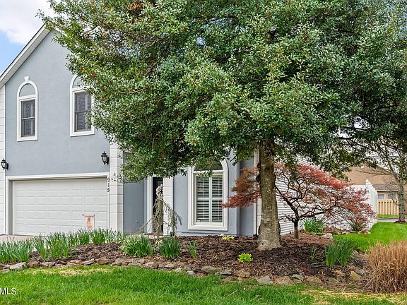 3rd image of 915 Middleton Pl