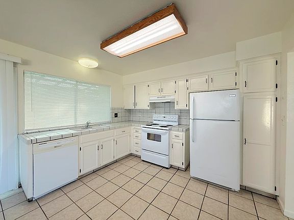 4th image of 455 Columbia Ave