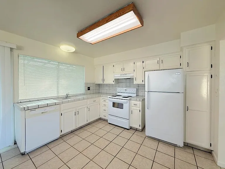 455 Columbia Ave — Photo 4