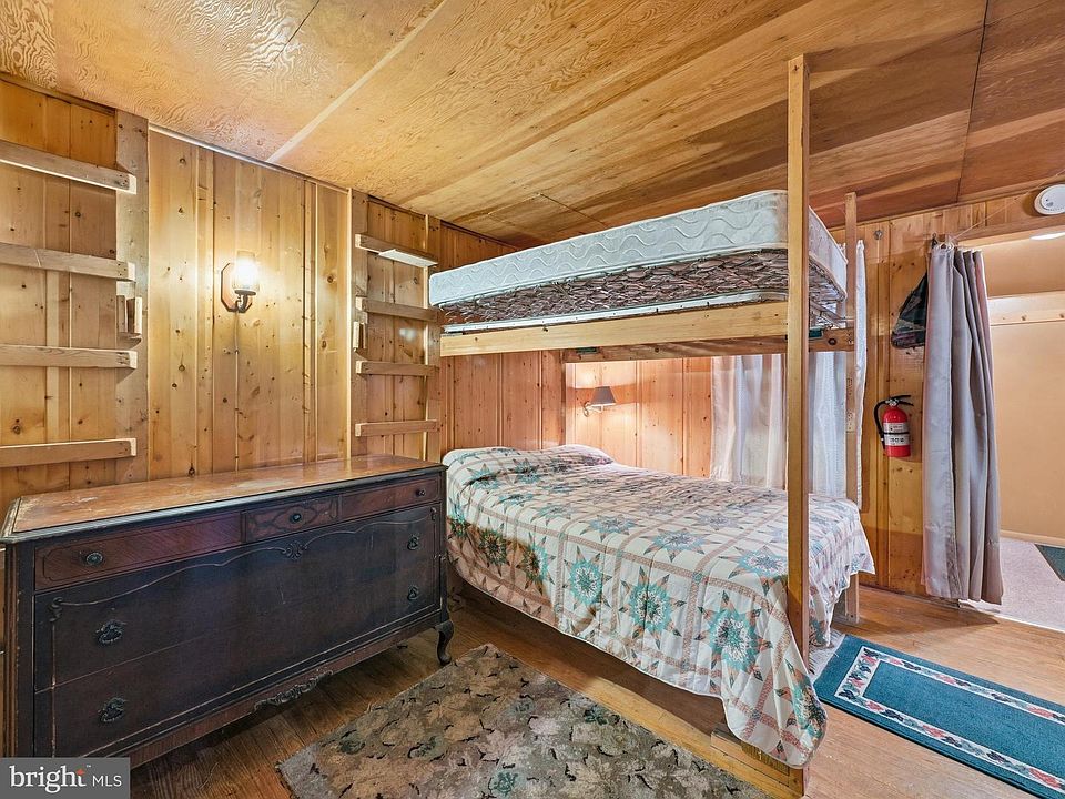 13th image of 776 Perry Dr