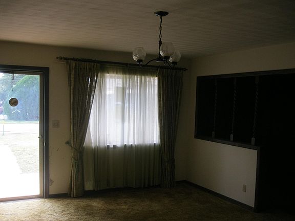 2nd image of 1821 Grundy St