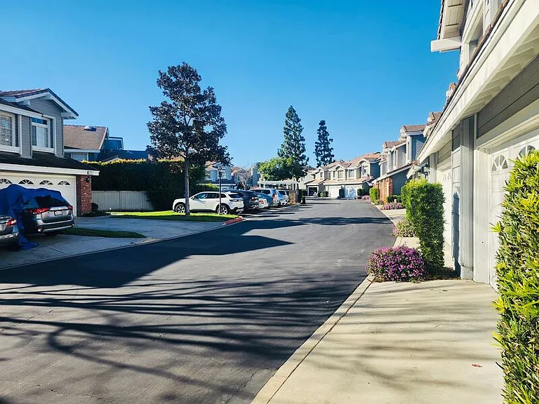 2275 Hawthorne Pl — Photo 33