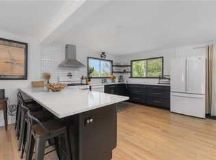 30 Lock Ln, Portsmouth, RI 02871