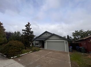 1033 Crimson Ct, Talent, OR 97540