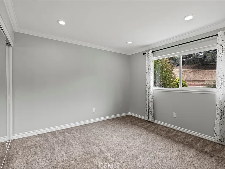 1096 Canyon View Dr — Photo 30