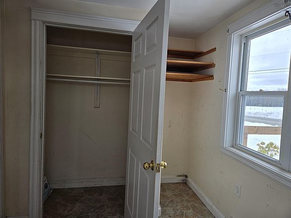 4th image of 131 Logan Rd