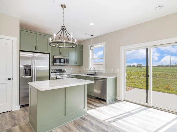 811 Viburnum St, Belle Plaine, MN 56011