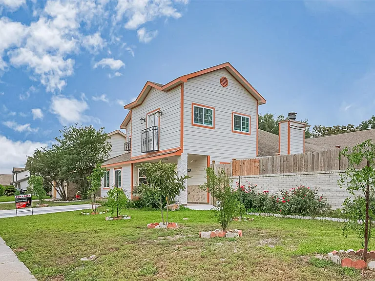 7618 Del Glen Ln — Photo 2