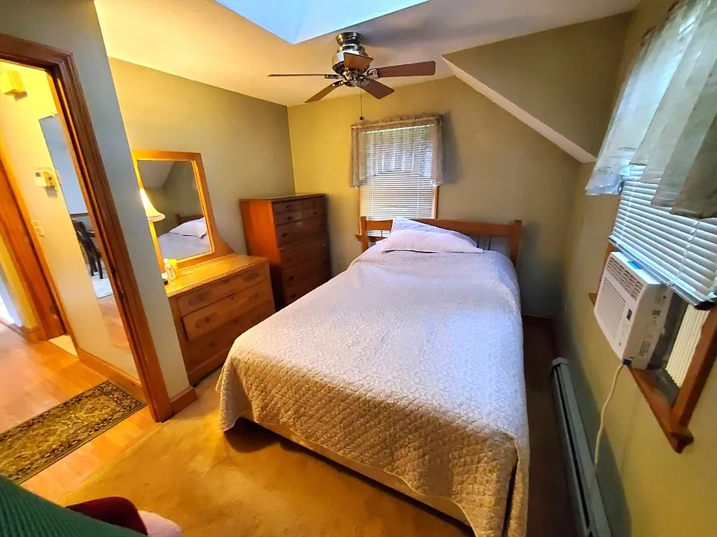 1 bed, 1.0 bath, 500 sqft, $1,800 — Photo 2