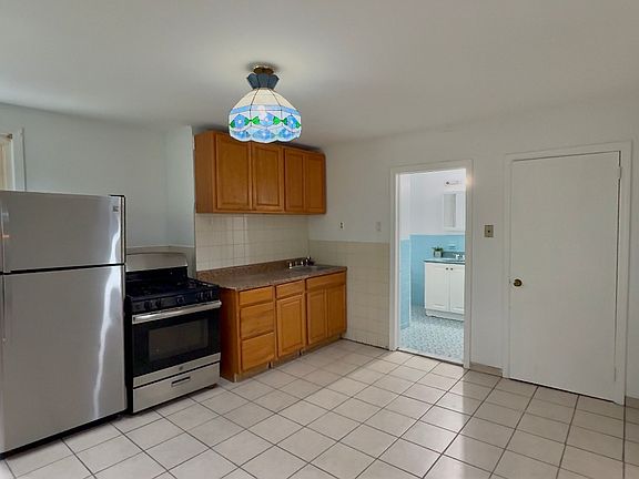 2nd image of 214 William St Floor 2