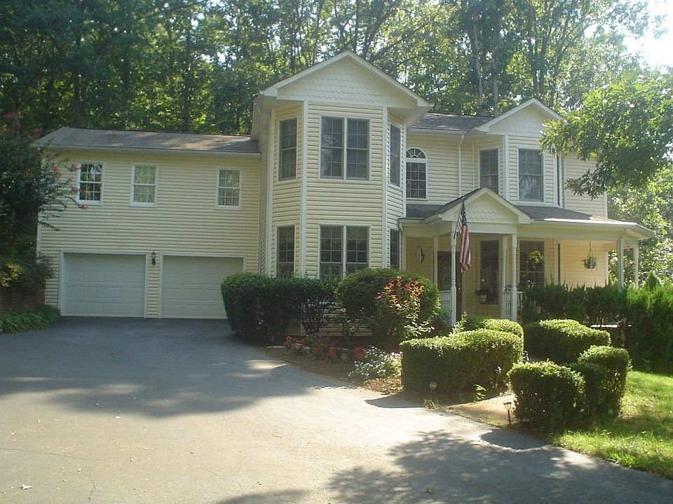 Reduced: 3967 Den Dr, Hickory, NC 28602