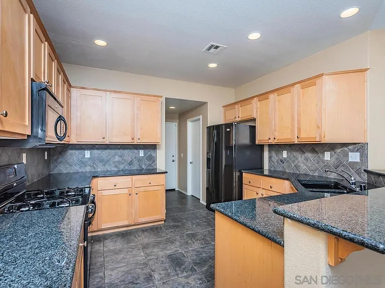 425 S Meadowbrook Dr S #144 — Photo 3