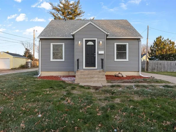 3717 C Ave NE, Cedar Rapids, IA 52402