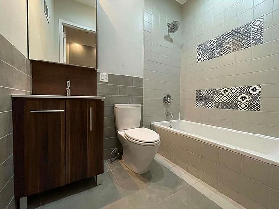5th image of 611 Gates Ave #1R