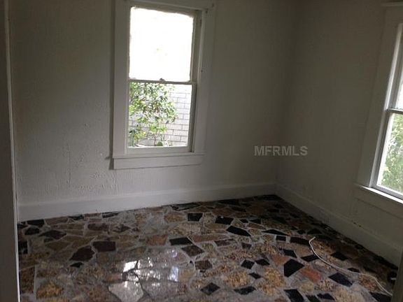 5th image of 415 W Highland St